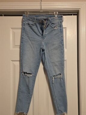 American Eagle Outfitters Light Wash Distressed Skinny Jeans - Women